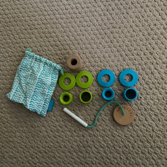 Lovevery Threadable Beads Montessori Toy Kit - Picture 1 of 4